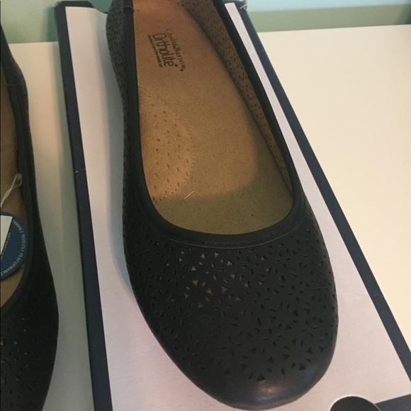 Croft and Barrow Flats 9.5 NWT - Picture 2 of 10